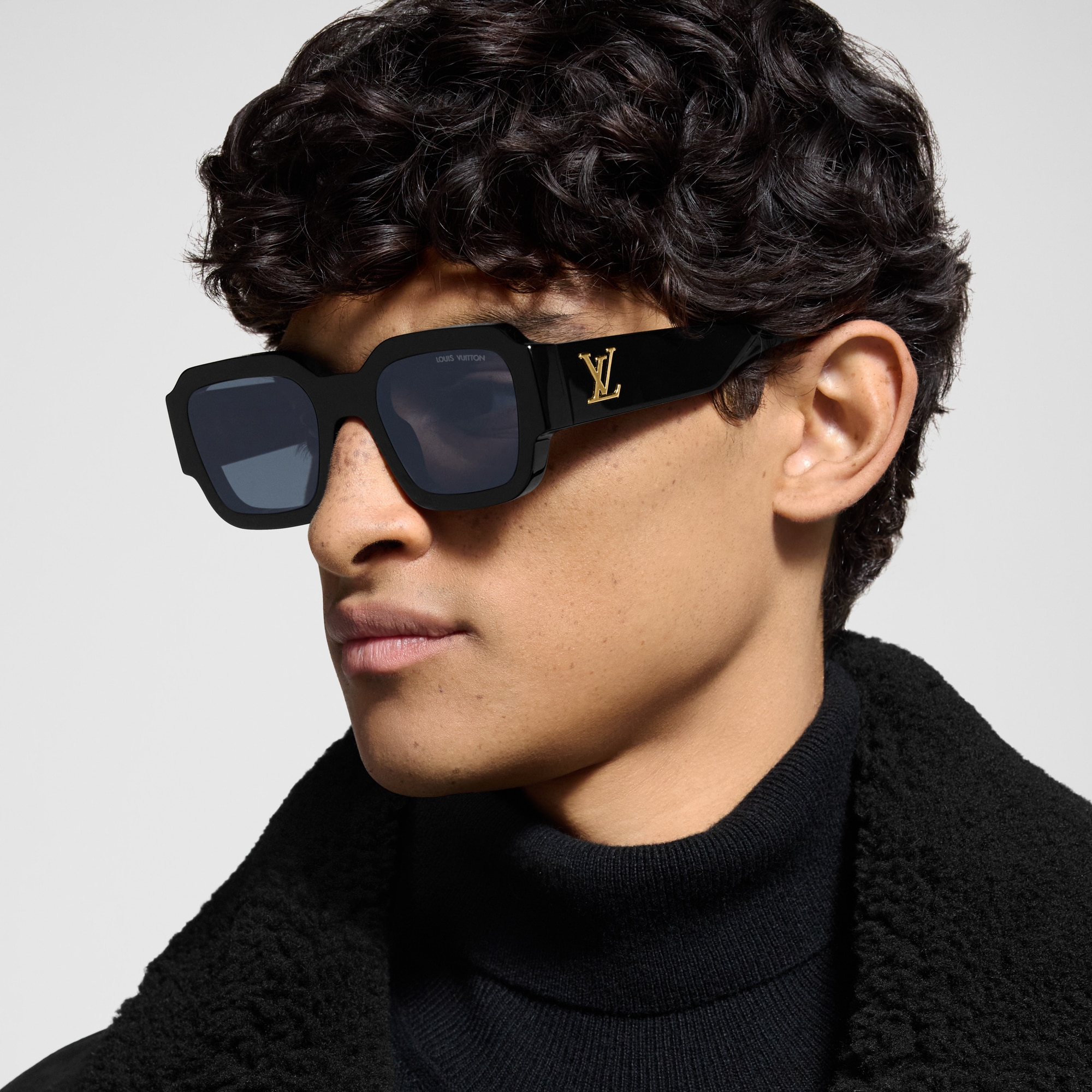 LOUIS VUITTON CUP 2000年記念ネクタイ&記念チョーカーセット LV Clash Round Square Sunglasses . - Accessories | LOUIS VUITTON